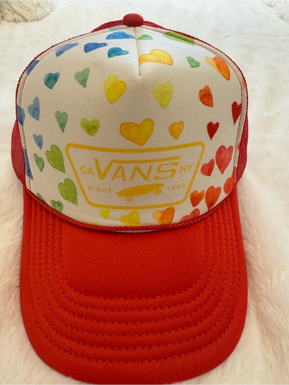 Hat with Vans logo and colorful hearts